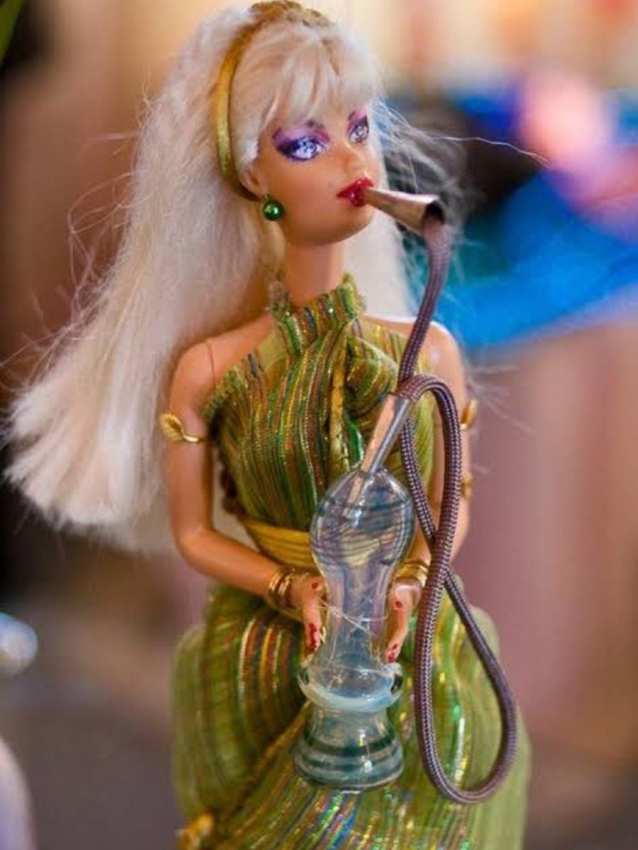 rolealeatorio's tweet photo. #Barbie narguilera https://t.co/044m3H9Wxl