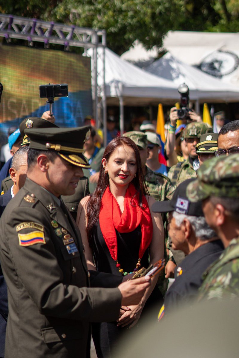 pereiraenvivo's tweet photo. Este 20 julio estamos llenos de amor por #Colombia @KARENZAPE @Alcaldiapereira #PereiraEnVivo somos todos https://t.co/sTN2V2w7Ef