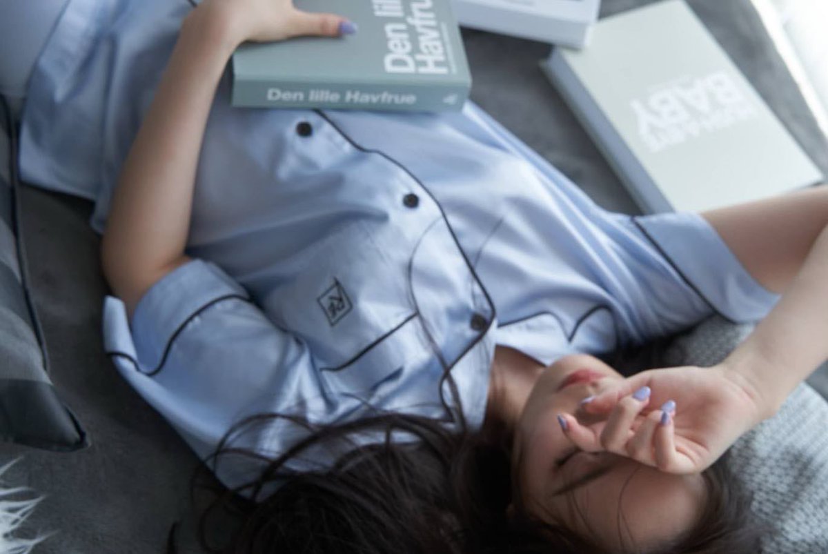 Egirls_Love20's tweet image. 今日は楽しみにしてた鷲尾さんの大阪ライブに参戦🔥
バクステとか当てたい！
参戦される方楽しみましょう！
 #reinawashio
 #requestLive
 #鷲尾伶菜