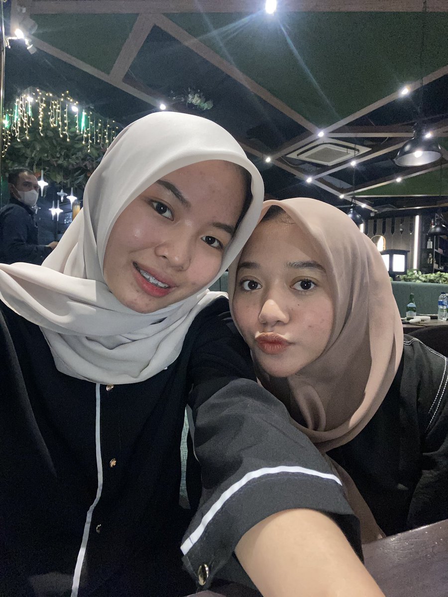 cookiesncreamsr's tweet image. Cushion esqa dipake seharian  dati jam 7.30 sampe jam 9 malam tanpa di retouch plus kena air wudhu masih tetap bagus😩🙏🏻🙏🏻 #esqa #cushionesqa #recomendcushion #makeup