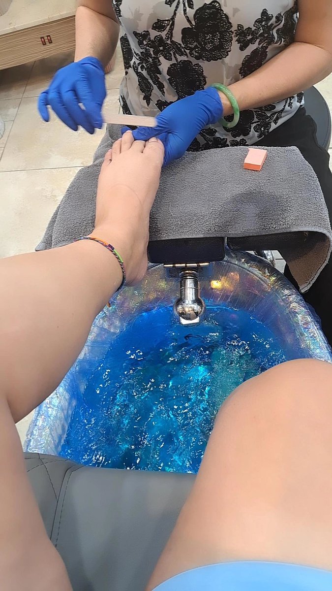 Cjrey6331's tweet photo. Oooo.... getting my feet pampered!!!! 💋🔥🩷🩷 https://t.co/6qgSQs7W6V