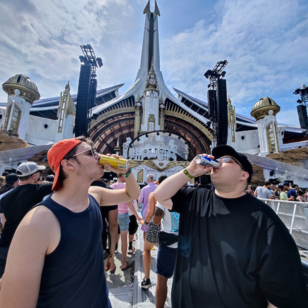 DJ_jeremyLB's tweet photo. Qui pour boire un verre sur le Week 2 de @tomorrowland avec @arlkinmusic et moi ? 😁

#tomorrowland #jeremylb #arlekin #jeremylbandarlekin #dj #festival #mix #music #mainstage #apero #redbull #Boom #belgium #103radio https://t.co/M43PPVCm15