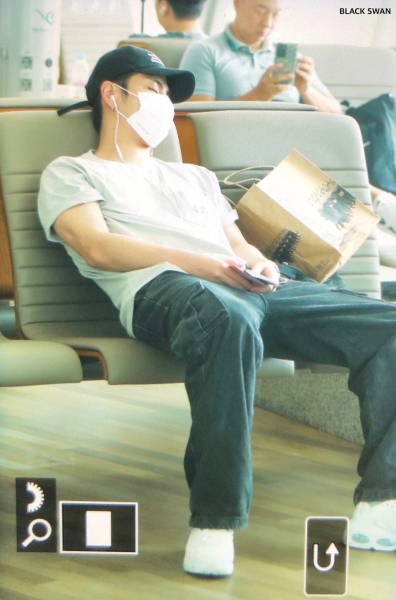 blackswan_0331's tweet photo. 230721🧡ICN 😪
@tkwpcnfak 
#구준회 #준회 #JUNE #ジュネ #iKON #아이콘 https://t.co/pCsnQAnSd6