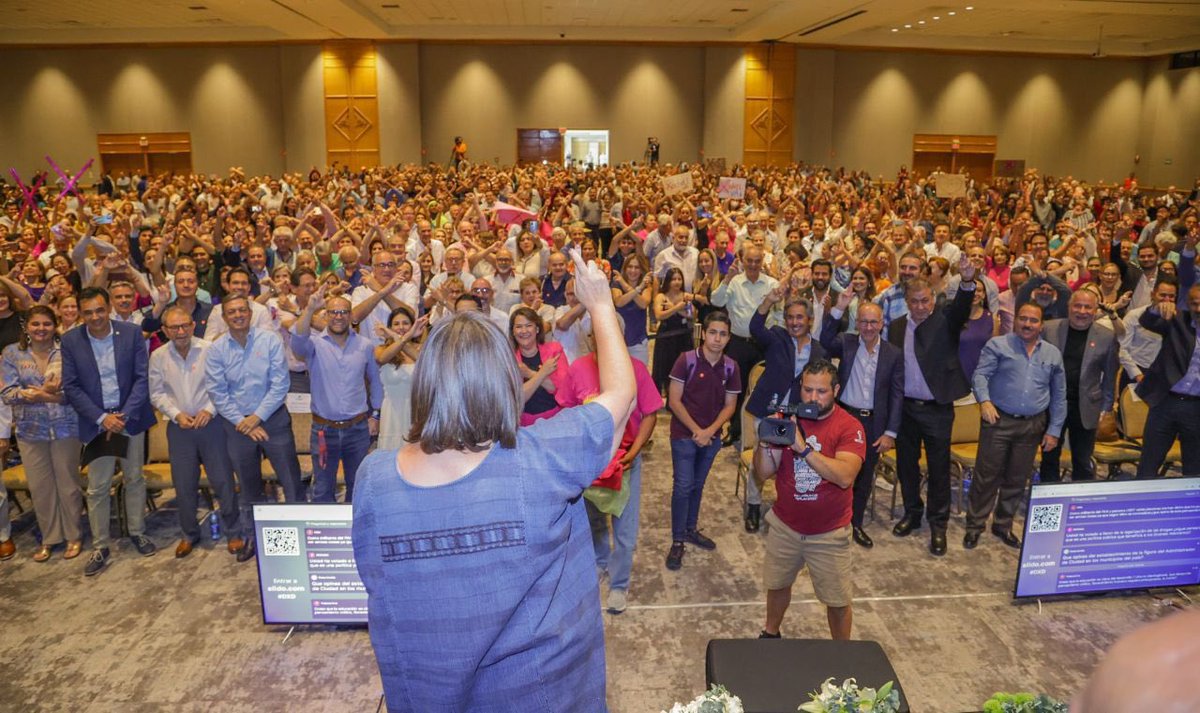 XochitlGalvez's tweet photo. ¡El ánimo de la gente de #Chihuahua es realmente extraordinario!

Estoy muy agradecida por su cariño. 🫶🏼

#MéxicoMereceMás
#XóchitlVa
#FírmaleX

https://t.co/ghKVK5O0e5 https://t.co/ZirCiguVxO