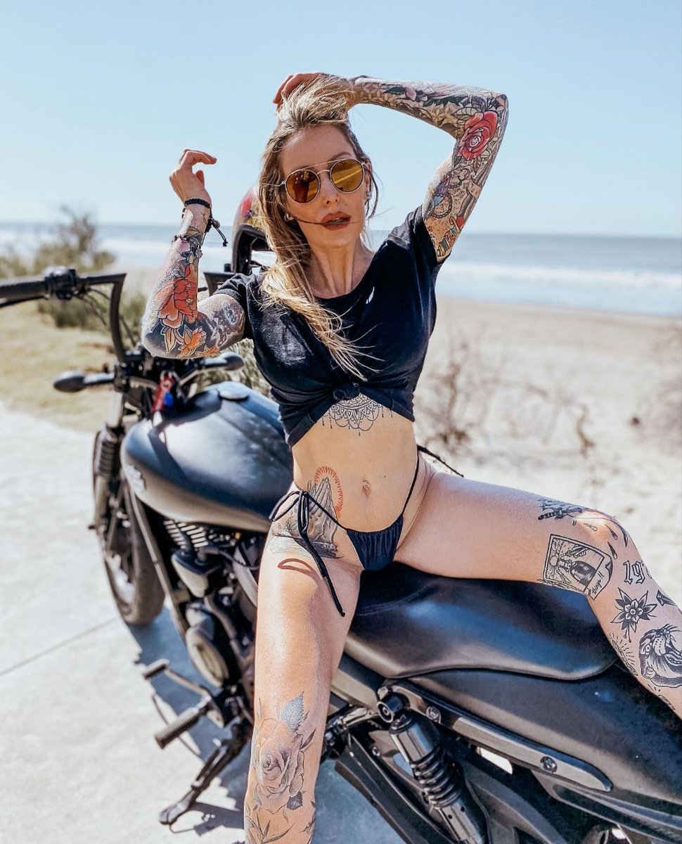 Do you want to be with me ?
#harleylife #bikergirl #garajeclandestino #iron883 #streetrod #fortyeight #lowrider #fatboy #softail #breakout #streetbob #roadgilde #rodadking #vrodmuscle #custom #motobik