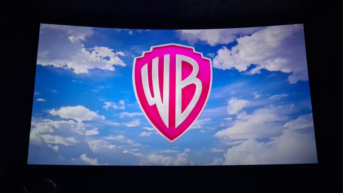 sasharibeiro's tweet photo. • É exatamente como disseram!
“Se você ama a #Barbie, esse filme é pra você!
Se você odeia a #Barbie, esse filme também é pra você!”
#BarbieTheMovie é mais um doque eu esperava! É lúdico, é crítico, te faz rir, chorar, pensar… não é sobre a boneca, ela só é a protagonista! https://t.co/cpMpIa4KJJ