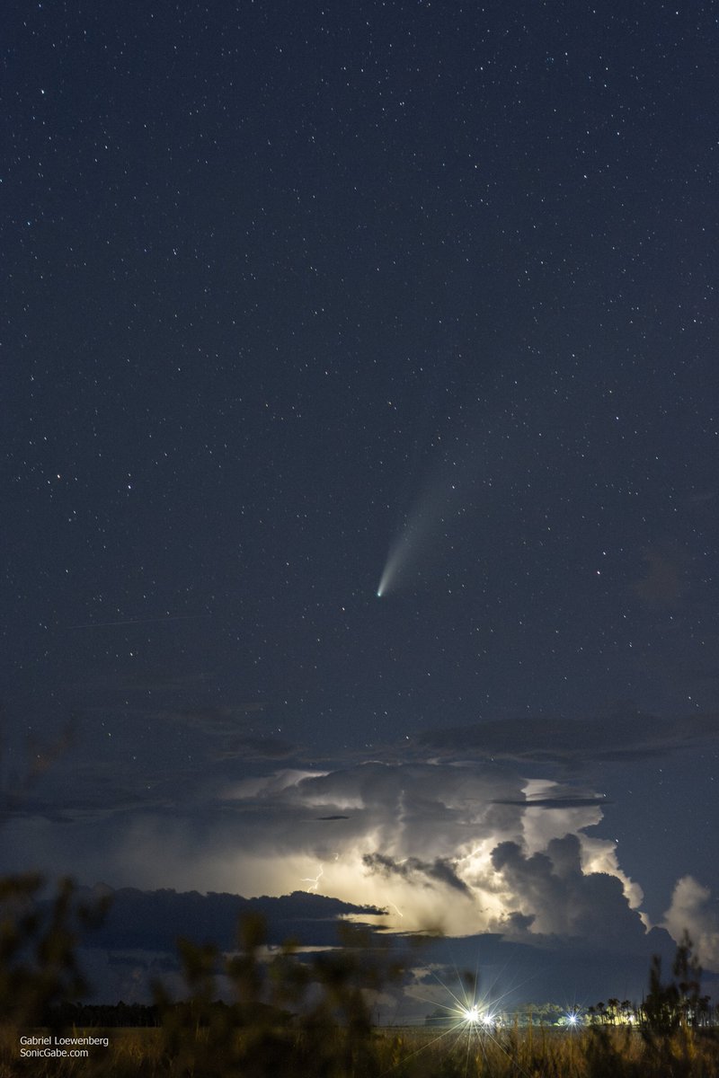 1/3: Three years ago tonight, some friends and I witnessed the most amazing night sky event. #CometNEOWISE and an hours long #lightning storm. It was mind-blowing. I lost my voice screaming. 
#Astrophotography @c2020f3 #NEOWISE #comet #florida #nikon @StormHour #StormHour