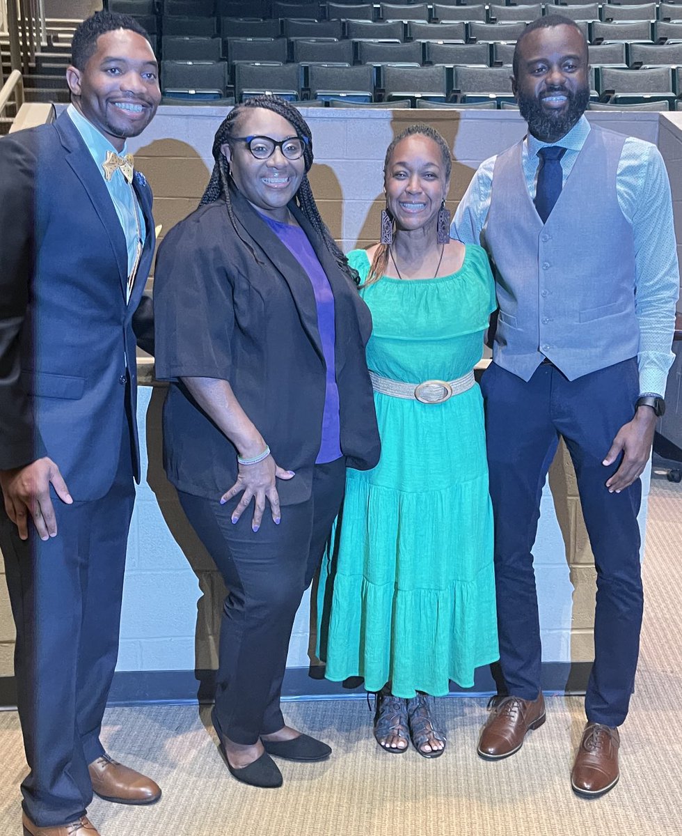 CarverLyon's tweet photo. The C.A. Johnson Cluster welcomed @WNESRockets principal Reynard Jefferson on Monday and we welcomed @CAJHornets principal Dr. Brenton Coe on this evening. We are looking forward to great collaboration within our cluster. @WAPerryMS @RichlandOne @JLDevine1 https://t.co/mMfll5wTD0