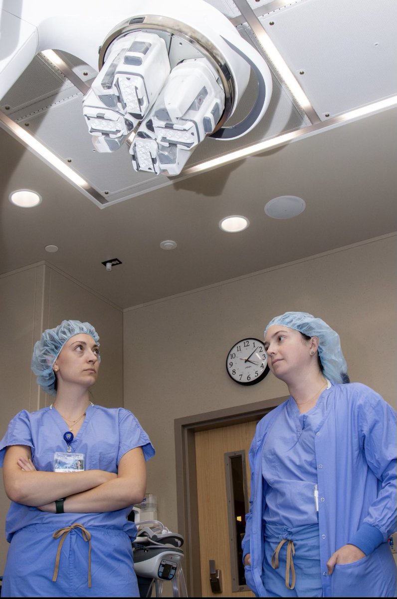 Welcome to @mayoclinic and #MayoClinicAZ Drs. Ferrigni and Olig!  Nothing like a tutorial on single port #robotics with <a href="/joyi1014/">JoYiMD</a> to help get you settled into @fmigs1 training!  #migs #minimallyinvasivesurgery #fellowship <a href="/AAGL/">AAGL</a>