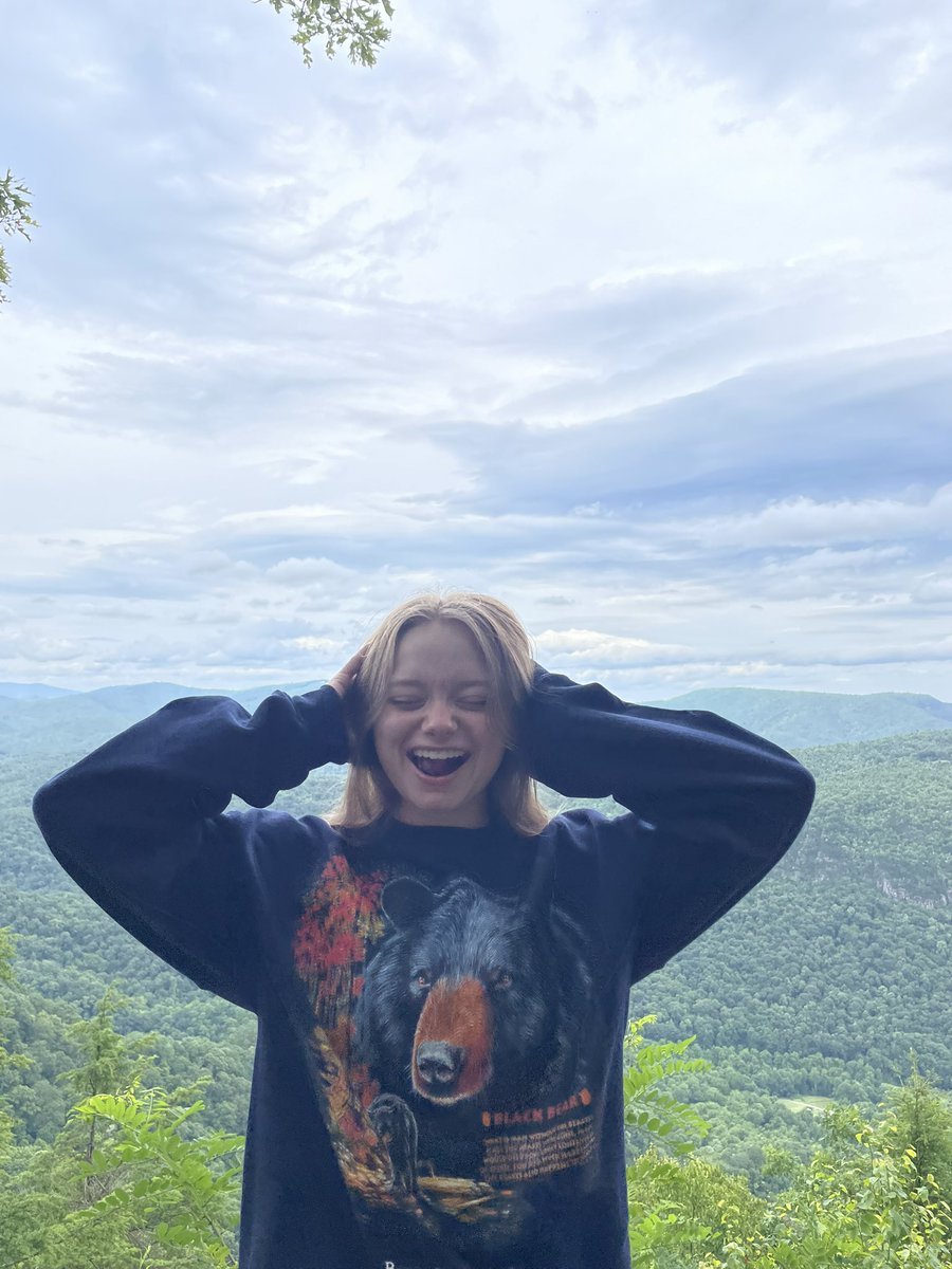 DeceptionGeek's tweet photo. life recently ⛰🤍🐻 https://t.co/UpItVztLPL