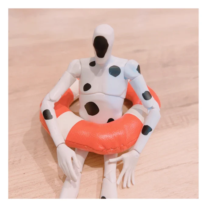 スポットのフィギュア届いたー!家出る前にちょっとだけ可動域を確認。何をしても絶妙に虚無感が出るのとても良い