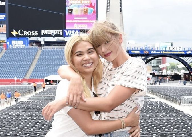 itsbrighter_now's tweet photo. taylor swift x “listen to actual queer artists” - a thread 🧵 https://t.co/puR2FX7kwN