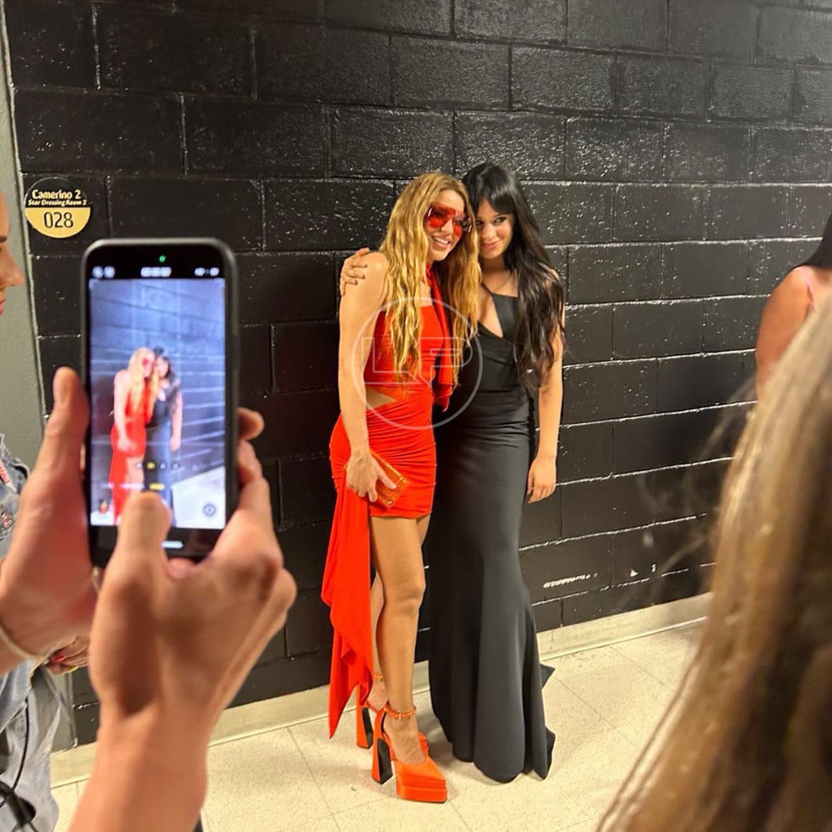 RT @shakirastuff_: Shakira and Camila Cabello backstage at #PremiosJuventud tonight! https://t.co/nzoSFXKryY