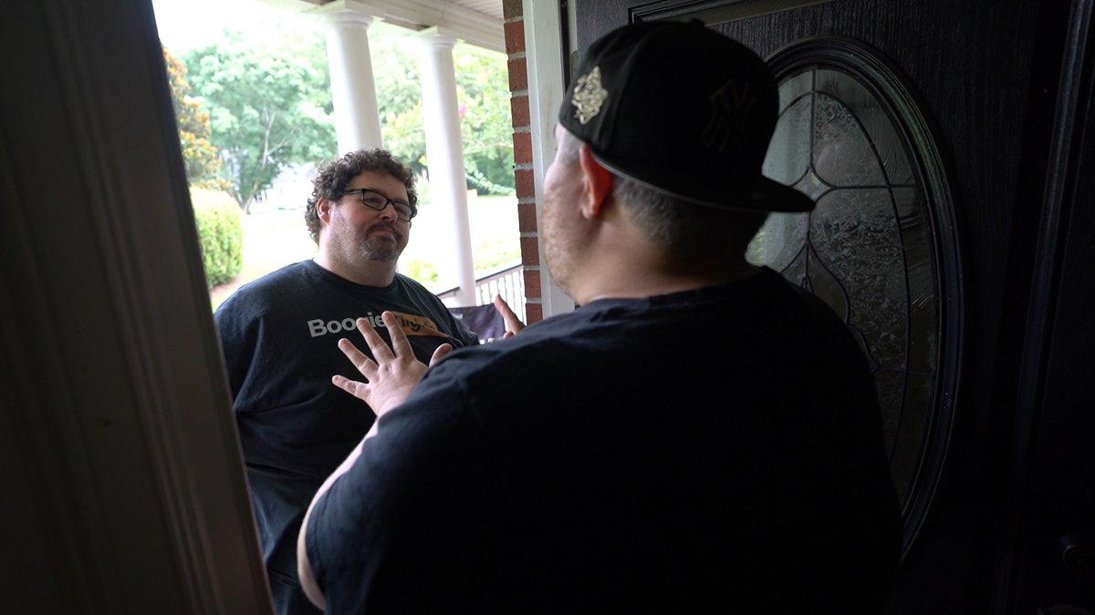 Lyricoldrap's tweet photo. Don't show up at your favorite YouTuber's home https://t.co/nEOsSnI2FW