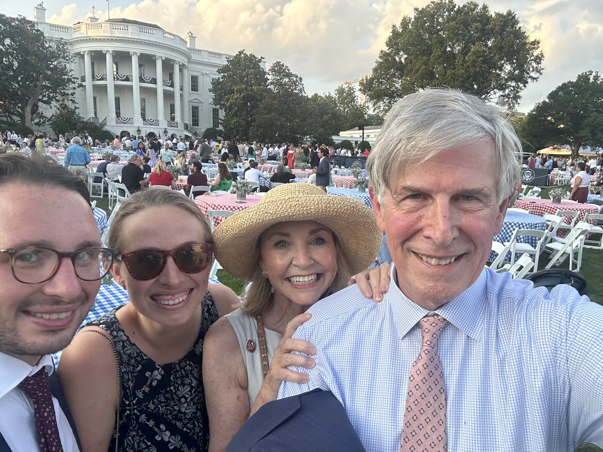 ArtinEmbassies's tweet image. Music 🎶 lifts spirits! @DirARTState attends the White House Congressional picnic with @RepGaramendi , @RepDonBeyer , and many others to celebrate.
#democracyis