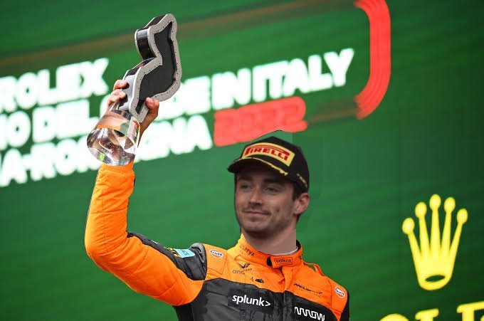 CharlesLecF1V's tweet photo. J'espère que c'est le premier d'une longue série cette année, allons-y avec tout !! 
@FAlonsoF0 @McLaren_ZERO c'est incroyable ce que cette équipe peut faire, allons-y pour plus !! https://t.co/IIhrndHBxx