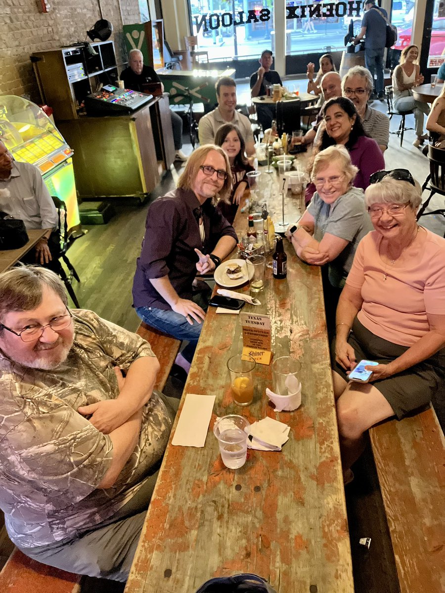 Club social at <a href="/phoenixsaloon/">The Phoenix Saloon</a> with live music 🍻
#kidsneedskiwanis #adultsdotoo #nbtx #openmic
