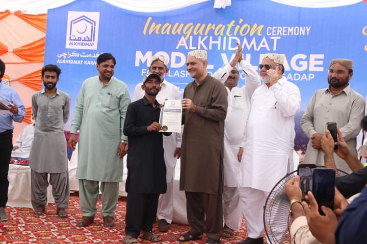 SardarAbdulRau6's tweet photo. امیرجماعت اسلامی کراچی حافظ نعیم الرحمن جماعت اسلامی الخدمت کے تحت 2022کے سیلاب زدگان کے لیے گوٹھ امام بخش گوندربولاڑی گڈاپ ٹاؤن ملیر میں قائم الخدمت ماڈل ولیج کے افتتاحی تقریب سےخطاب کررہےہیں۔ https://t.co/eJ1OvmPteJ