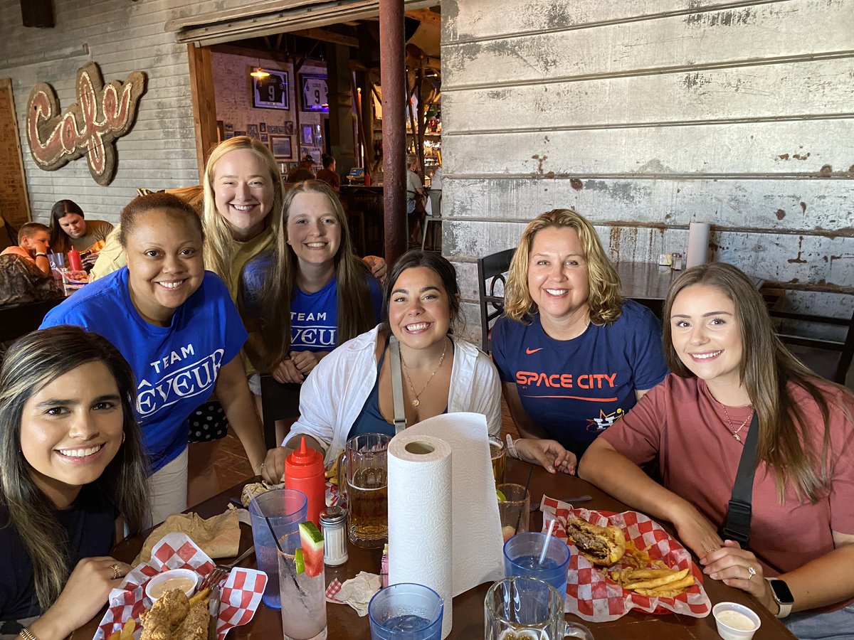 kecarr's tweet photo. Team Rêveur hosted a summer social for our Bethke educators. Let's go wolfpack! Community and smiles happened tonight.
@ronclarkacademy
#RCAHouseSystem #HouseCon #BethkeLearns https://t.co/B1ODcjZ1Ae