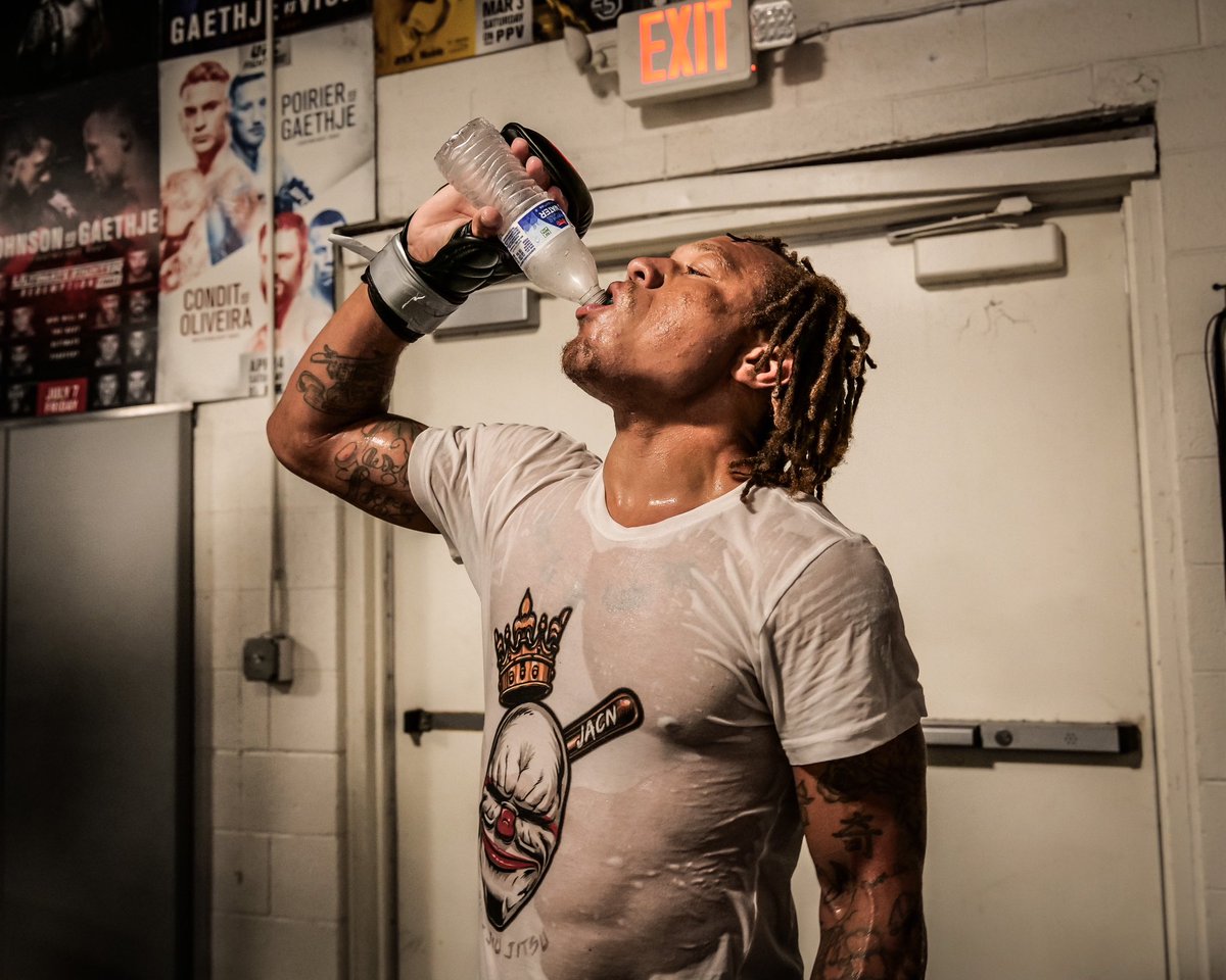 ManiacMcGhee07's tweet photo. “Nothing is softer or more flexible than water, yet nothing can resist it.” -Lao Tzu 🙏🏽
#refuelthefight #ufc #ufcfighter #ufctraining #ufccamp #health #hydration #mmatraining #mmafighter https://t.co/2FE329fNN5
