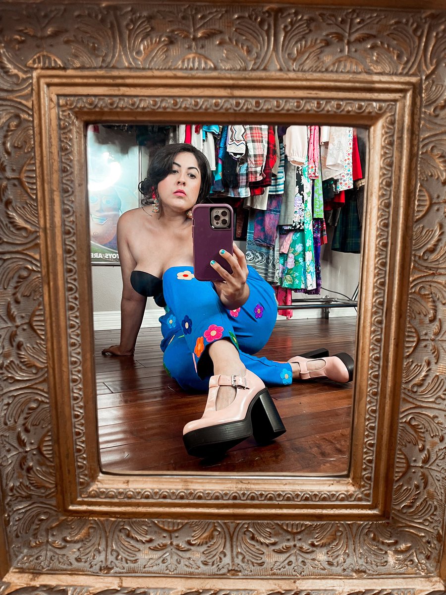 PopsikleShop's tweet image. 🌈The world is filled with noise, wear what makes you feel good🩷 #creativestyle #thriftstylist #vintagestylist #thriftstyle #vintagestyle #vintagestyling #vintageootd