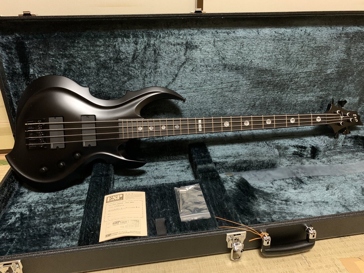 TOM16039221's tweet photo. 2⃣️2⃣️ ESP Tom Araya FRX

#TomAraya #FRX #Slayer #Metal #贝斯 #电贝斯 #Bass #エレキベース #ベース https://t.co/UKewEftZiY