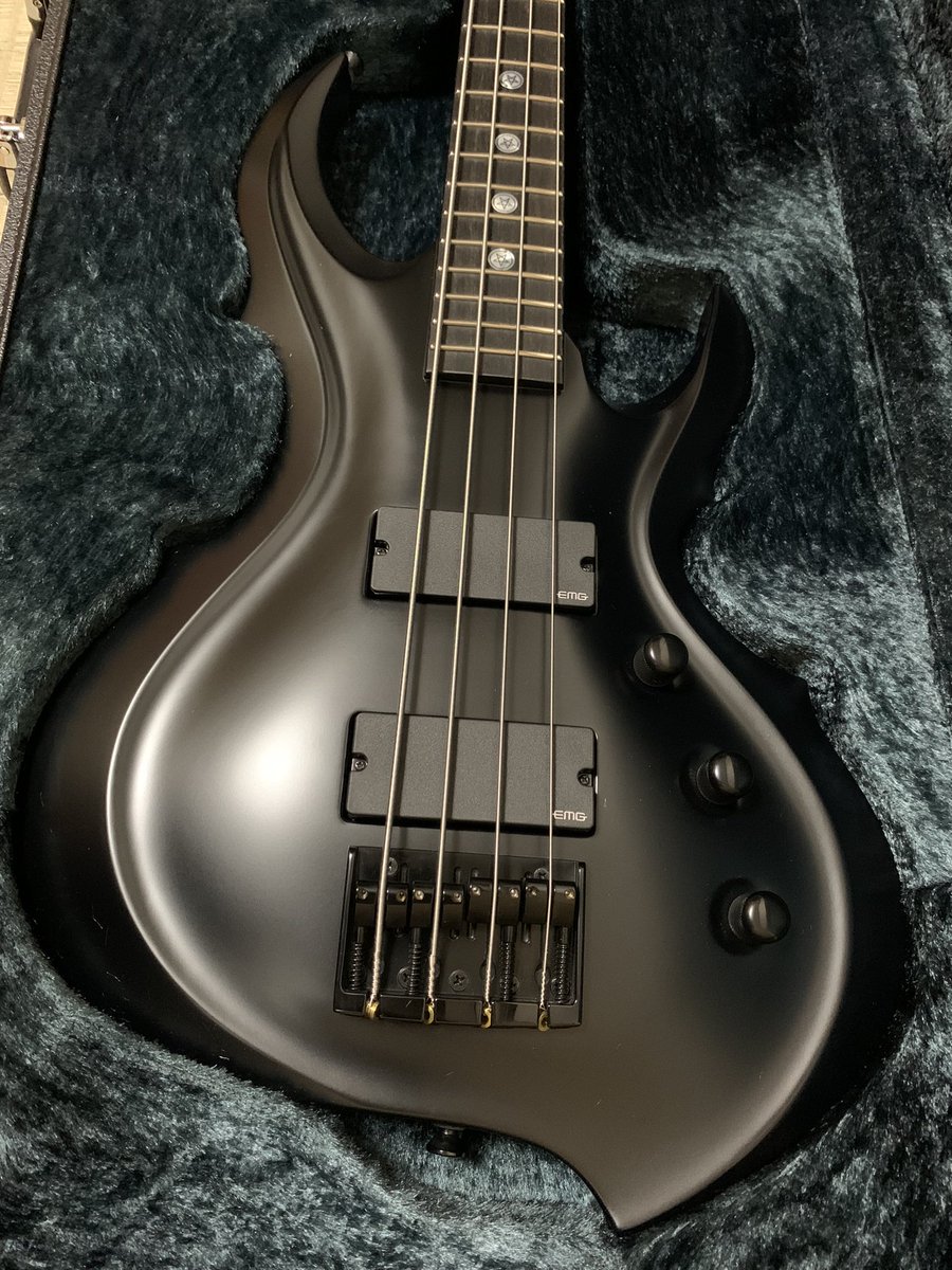 TOM16039221's tweet photo. 2⃣️2⃣️ ESP Tom Araya FRX

#TomAraya #FRX #Slayer #Metal #贝斯 #电贝斯 #Bass #エレキベース #ベース https://t.co/UKewEftZiY