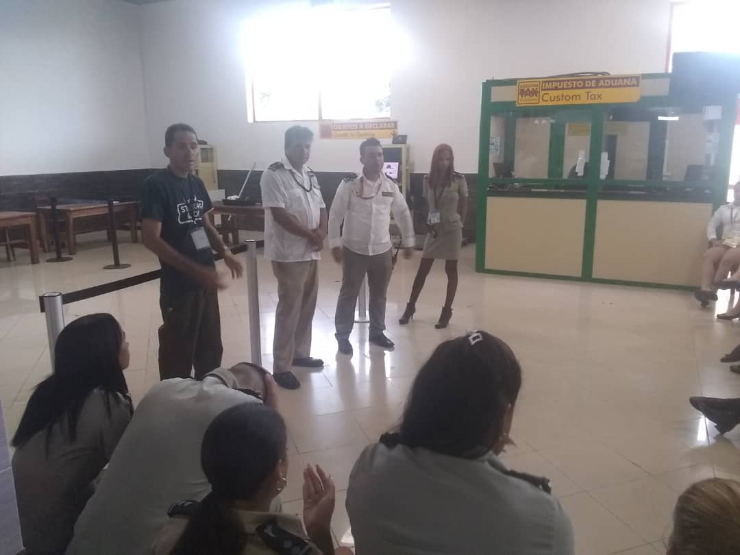 JorgeLu92887080's tweet image. Momento del intercambio con la Brigada 1 de la Aduana del #AIAS para analizar resultado de comprobación a las fuerzas realizado en coordinación con el #DNA,
#ToleranciaCeroaLasDrogas
#FronteraSegura
#AduanadeCuba