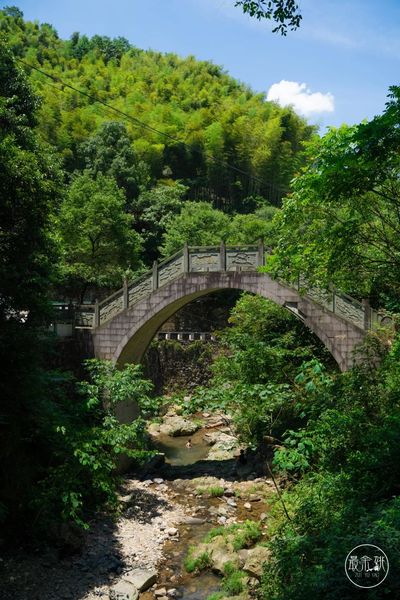 The clear streams and bamboo forests🎋 can be seen everywhere in Shimen #Village, allowing visitors to feel cool at a glance🌤️. Welcome to #Yuyao to enjoy the #summer. #FuninNingbo #Travel