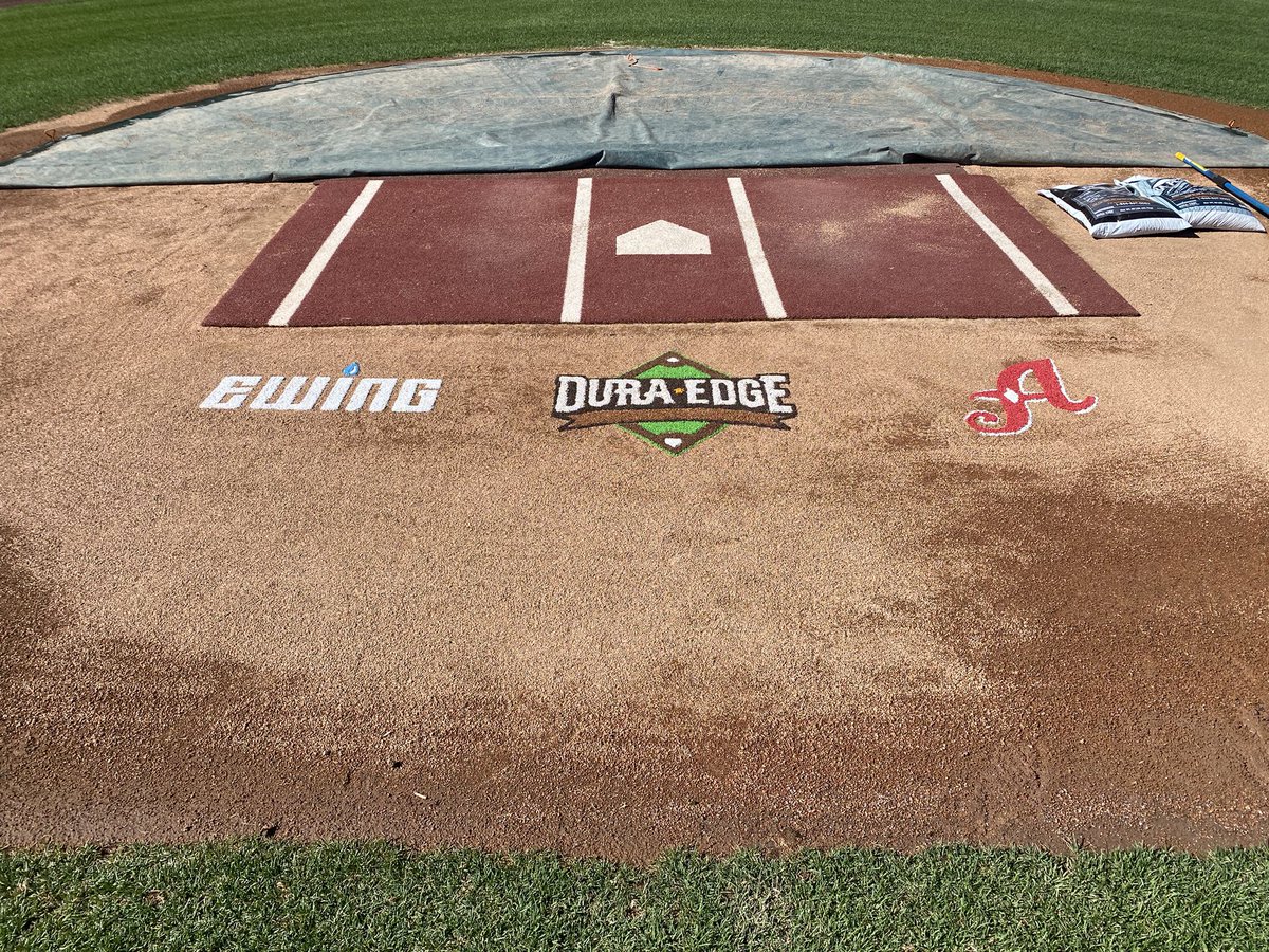 First field day since 2020! Thanks to <a href="/leahlou2/">Leah Withrow</a> and her @aces team for being great hosts. Shout out to <a href="/DuraEdge/">DuraEdge Products</a> @Hunter_Ind <a href="/BESTFertilizers/">BEST® Fertilizer</a> for training our customers to be better field managers!
<a href="/ewingsportsturf/">Ewing Sports Fields</a> <a href="/EwingOutdoor/">Ewing Outdoor Supply</a>