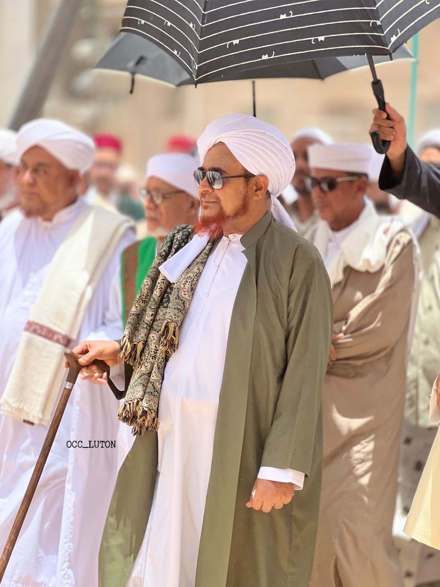 Habib Umar bin ‘Hafiz on 29th Dhu’l Hijjah

📍 Tarim, Yemen

#habaib #tarim #yemen #dowra #gatherings #blessings #zanbal #awliya #saint #spirituality #piety #righteous #mawlid #daralmustafa