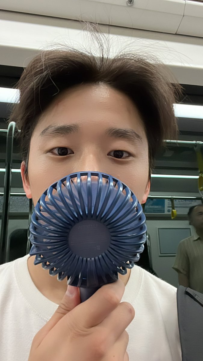 SAIMOT0427's tweet photo. 너무 더워서 일찍 퇴근하겠습니다 사진요청해주셨던 분들 너무 감사해요ㅠㅠㅠ https://t.co/wFy7nE7CVi
