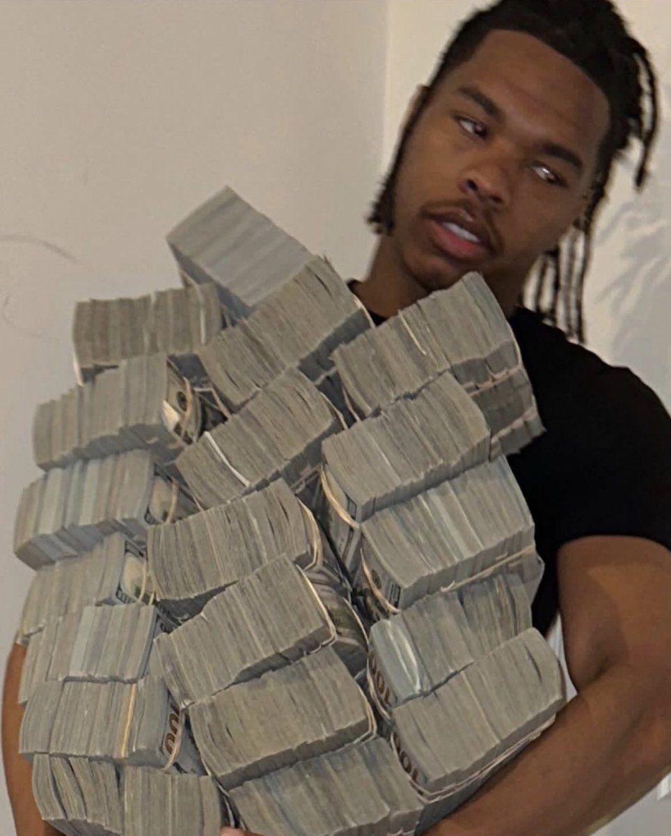 8hunnitblck's tweet photo. That one nigga thats “tired of having so much money” when he around the girls.. https://t.co/FMflrGnCTR