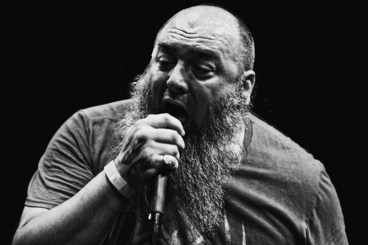 SHÜTTERFØXXi tweet media