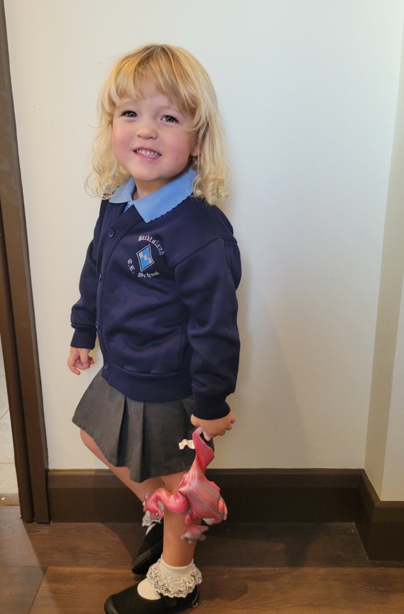 stephanie_MUFC's tweet photo. Last day v first day @BarkiSchool she has had the best time and they have been amazing with her, she really has learnt and progressed thanks to them, the staff of both pre school and kids club are a credit to the school and I can't thank them enough, Layla will miss everyone https://t.co/h0kdU2uhnm