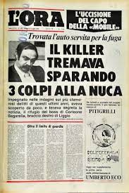 La mattina del #21luglio 1979 al bar Lux di #Palermo il capo della Squadra mobile #BorisGiuliano sta per prendere un caffè prima di andare a lavoro quando il boss mafioso Leoluca Bagarella lo uccide sparandogli 7 colpi alla schiena. Era uno sbirro dotato di fiuto investigativo ->