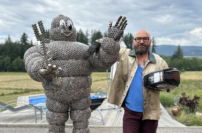lamontagne_fr's tweet photo. Un ouvrier de Michelin passionné réalise une sculpture de Bibendum avec près de 20.000 écrous 

▶ https://t.co/dK07nkizzb https://t.co/FZ6zwIjF2C