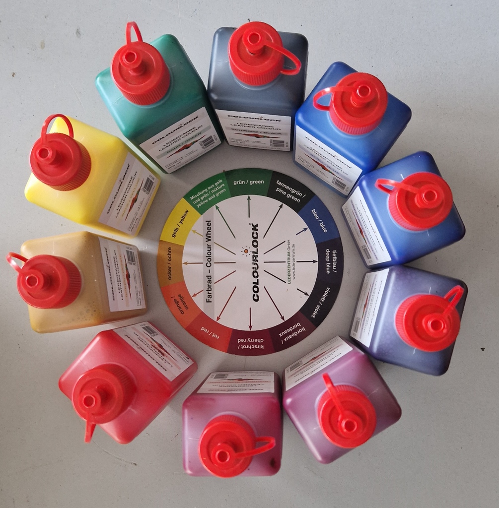 FD_Detailing's tweet photo. 🔥Apprends à restaurer et rénover le cuir avec style ! 🎨🛠️ Nous  utilisons les produits Colourlock de renommée mondiale. Passez d'excellentes vacances et rejoignez-nous bientôt pour les prochaines dates de formation sur notre site internet. 🌟💼  https://t.co/8SpPkUhDMu https://t.co/J7HCRI0Po3