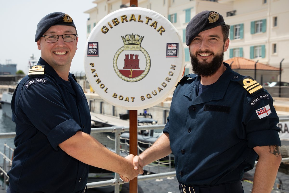 ⚓️@RNGibSqn bids our departing Squadron Commander a fond farewell and congratulates the newly appointed Squadron Commander, formerly HMS CUTLASS CO.

⚓️In addition to bidding farewell, we also welcome the new CO of HMS Cutlass.

@UKSTRATCOM
@NAVYNEWS
#RoyalNavy #HMSCUTLASS