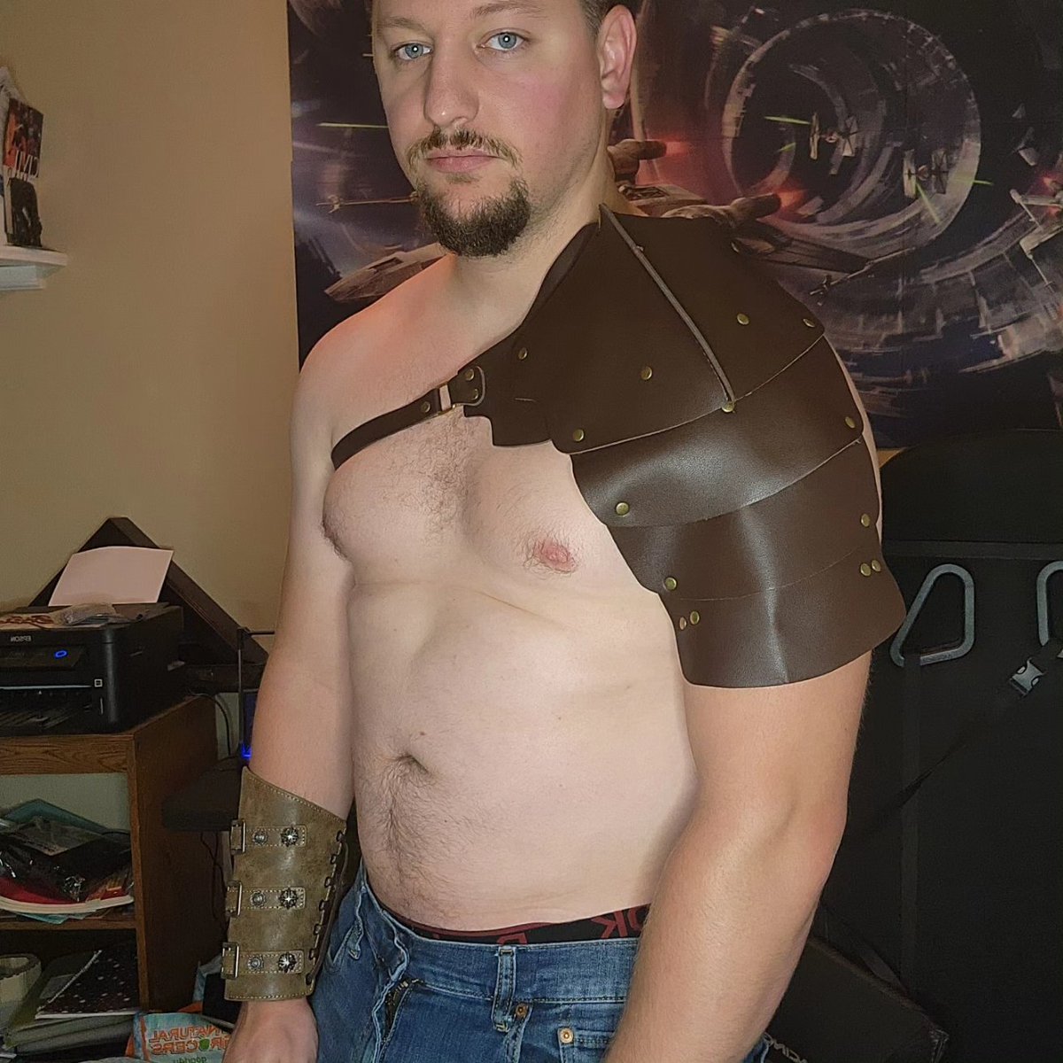UnitySpartan's tweet photo. Got some new #cosplay #leather #armor in from #Temu I'm really happy with it https://t.co/dRDSVV4RHd