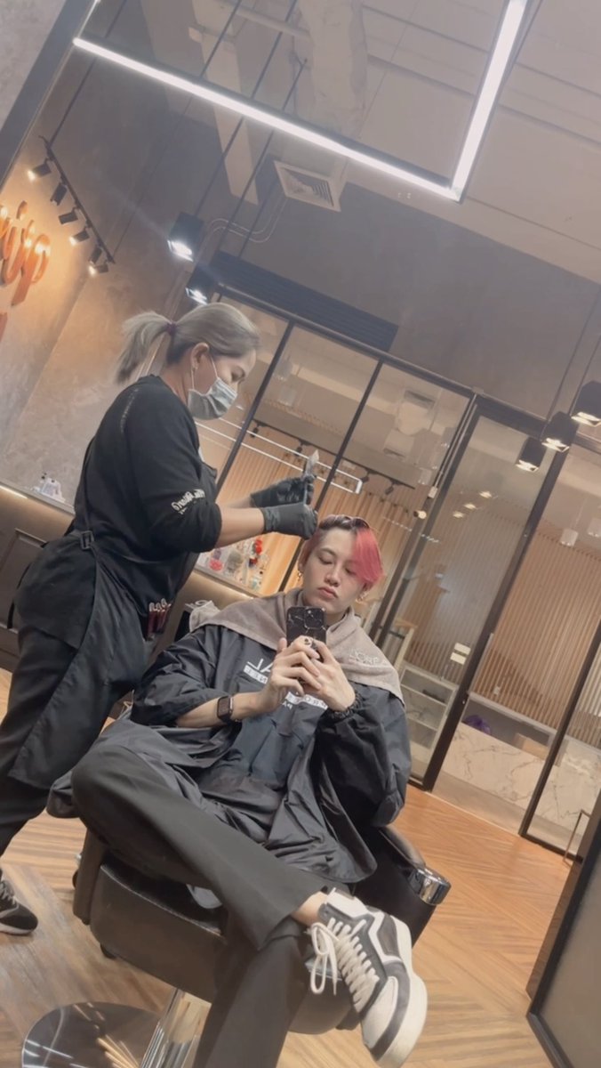 ย้อมผมใหม่เพื่องานพรุ่งนี้เลยยย มาเจอกันน้าาา ทีมหน้าจอรอดูสีใหม่ได้เลยยย