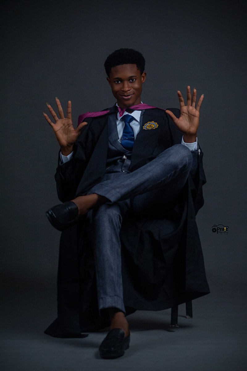 From the classroom🏫 to the courtroom ⚖! So grateful for all the support that got me here. #lawgraduate #classof2023 
🙇‍♂️❤
LL.B Hons 🎓🎒
5 Years like the flash of light ✨ 🙏🏾
Thank God for the Gift of Life🥳
#CameraßoyPraiz 📸😊🎗🏅
#IbadanLens 
Onto the next l!!! 🚀😁