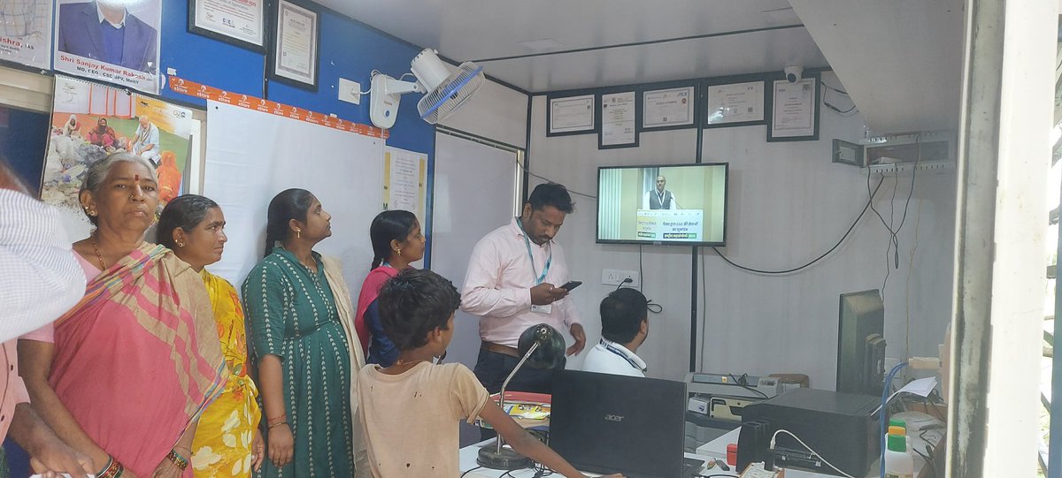 narigerathnakar's tweet photo. Today at 10 am at our CSC MODEL CENTER
We saw the PACS CSC event President  over by  union Home and Cooperation minister Amit shah. CSC RATHNAKAR NARIGE
CSC ID :-662746170017
#PACSasCSCs #EmpoweringCooperatives 
#SahakarSeSamriddhi 
#CSC #DigitalIndia 
#RuralEmpowerment https://t.co/7iw6uKqr0V