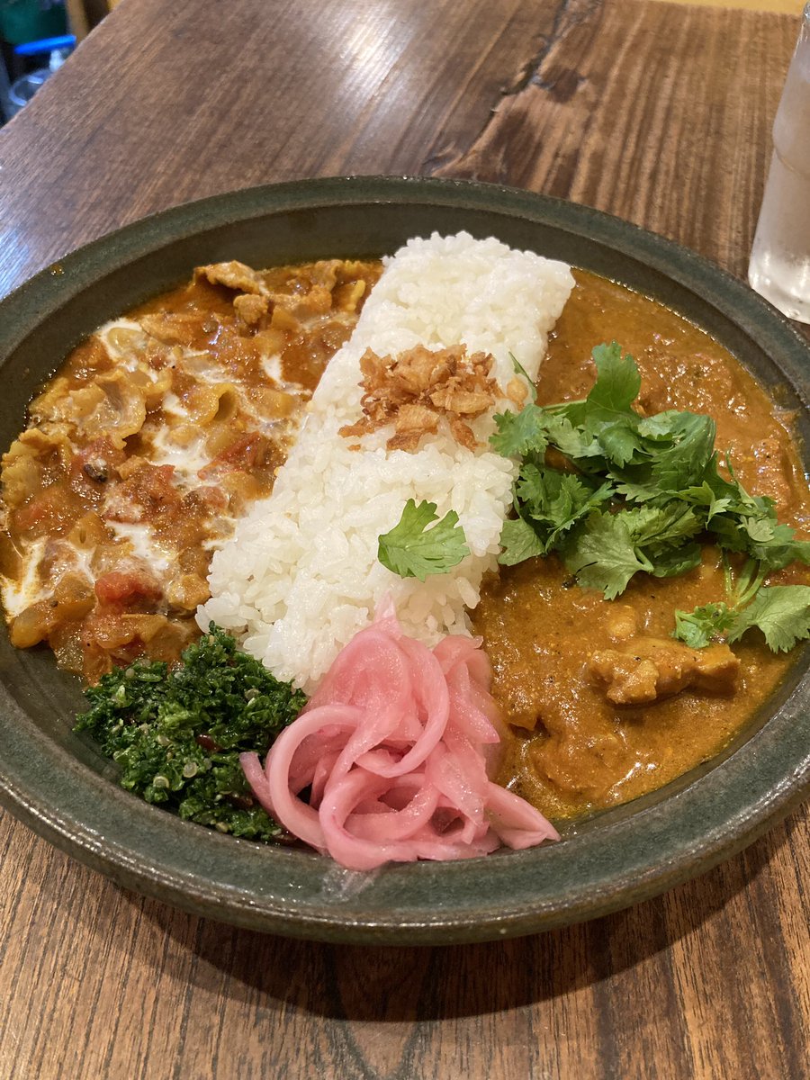 oranchocurry's tweet photo. 今日はちょっと吉祥寺まで #シフク食堂 #合いがけカレー #1200円 シャレオツカフェカレーからの #リベストギャラリー創 #江口寿史 #step2step #戦利品 サインも欲しいなぁ #平日もカレー https://t.co/5KW4EtRyuI