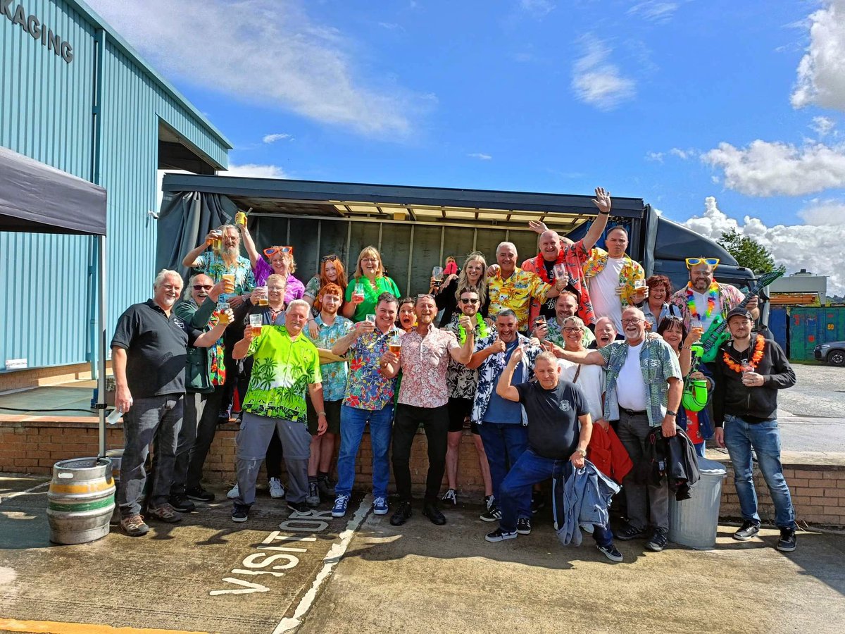 Ossett Brewery (@ossettbrewery) on Twitter photo What a team 👏🏻
A huge thanks to the wonderful Rail Ale crew that came all the way from Chesterfield to join us for our annual Open Day.
You guys made the rainy day so much more colourful 🌈
<a href="/barrowhill41/">BarrowHillRoundhouse</a> What a team 👏🏻
A huge thanks to the wonderful Rail Ale crew that came all the way from Chesterfield to join us for our annual Open Day.
You guys made the rainy day so much more colourful 🌈
<a href="/barrowhill41/">BarrowHillRoundhouse</a>