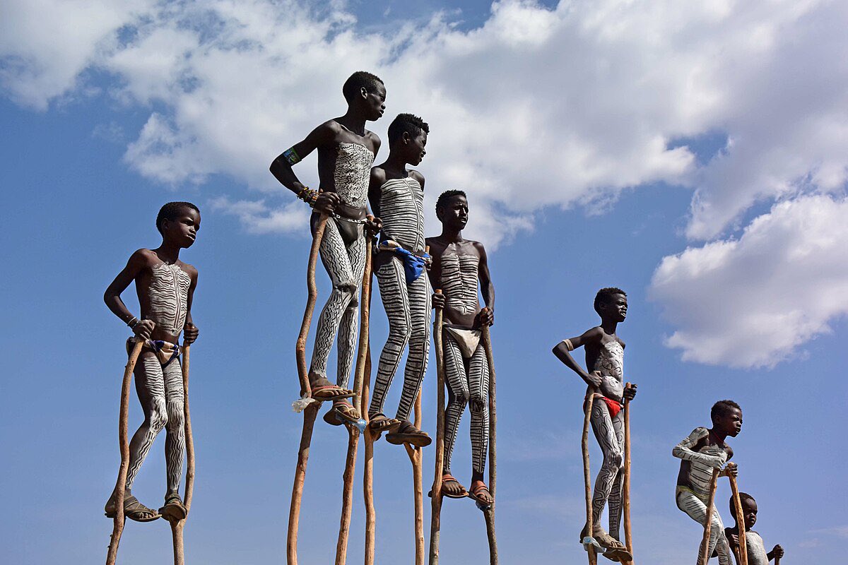 Tribes who walk on stilts to avoid being attacked by wild animals ...