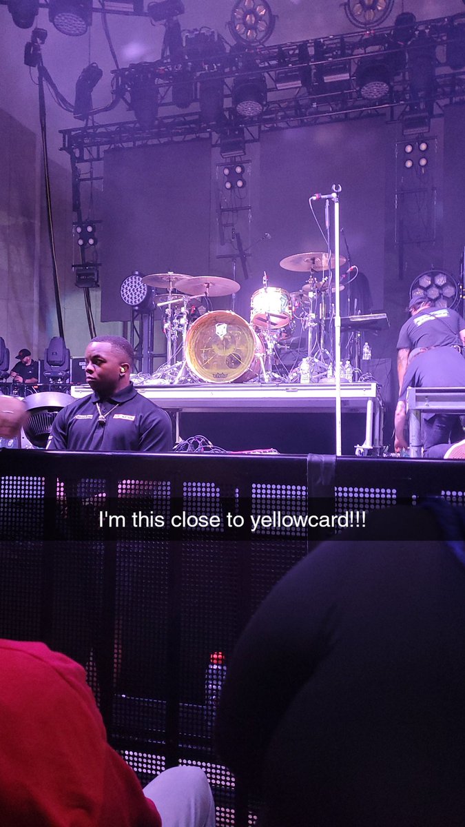 xXember_redXx's tweet photo. Update: BEST SHOW I'VE EVER BEEN TOO! @thiswildlife killed it as always. They seriously set the tone for the show. @StoryoftheYear was amazing. @maydayparade will always have my heart. But getting upgraded to the pit and being 2nd row for @Yellowcard literally changed my life!!! https://t.co/i7DKZJiYFv