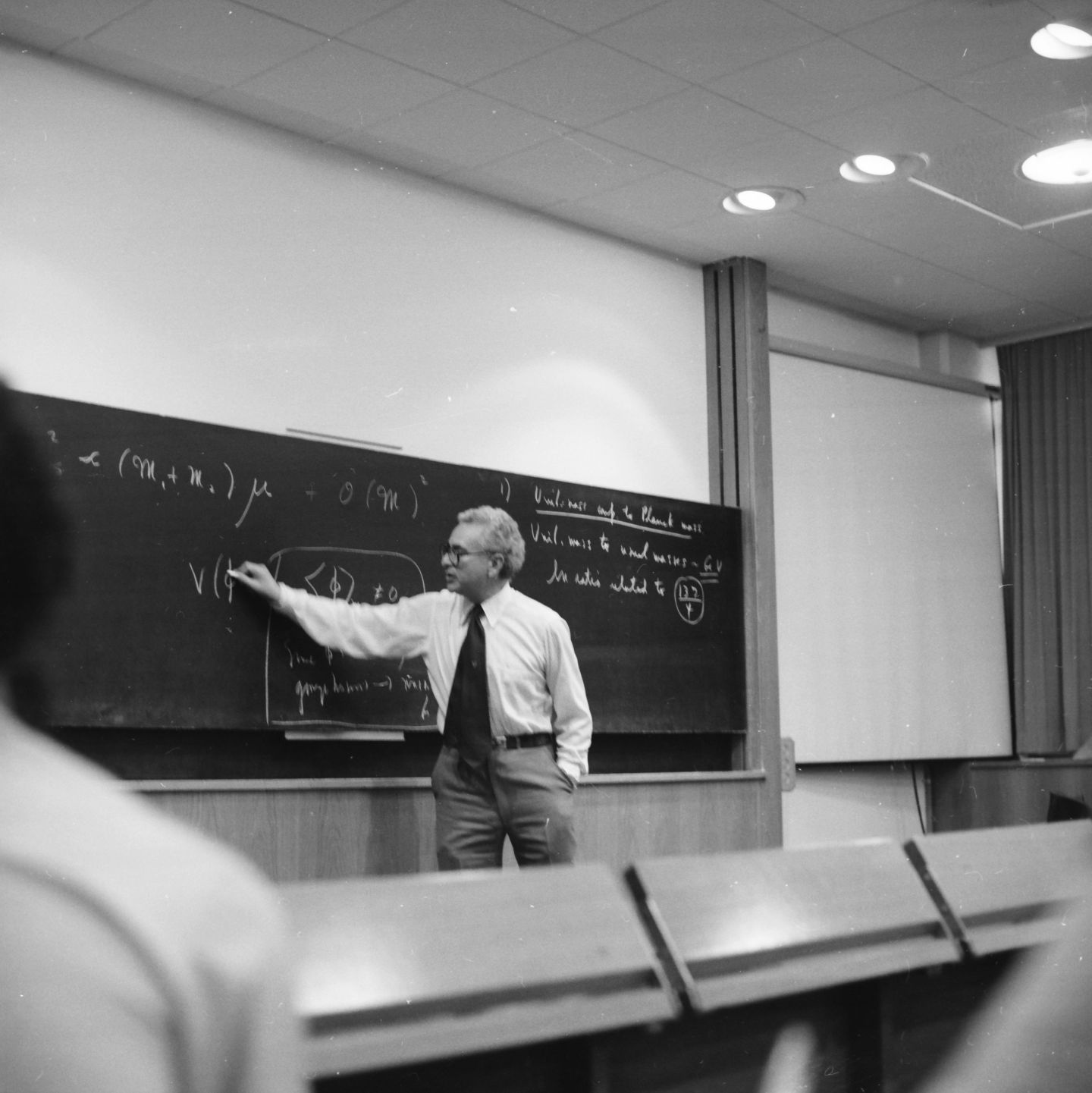 Gell-Mann lecturing at CERN about "Grand Unification".