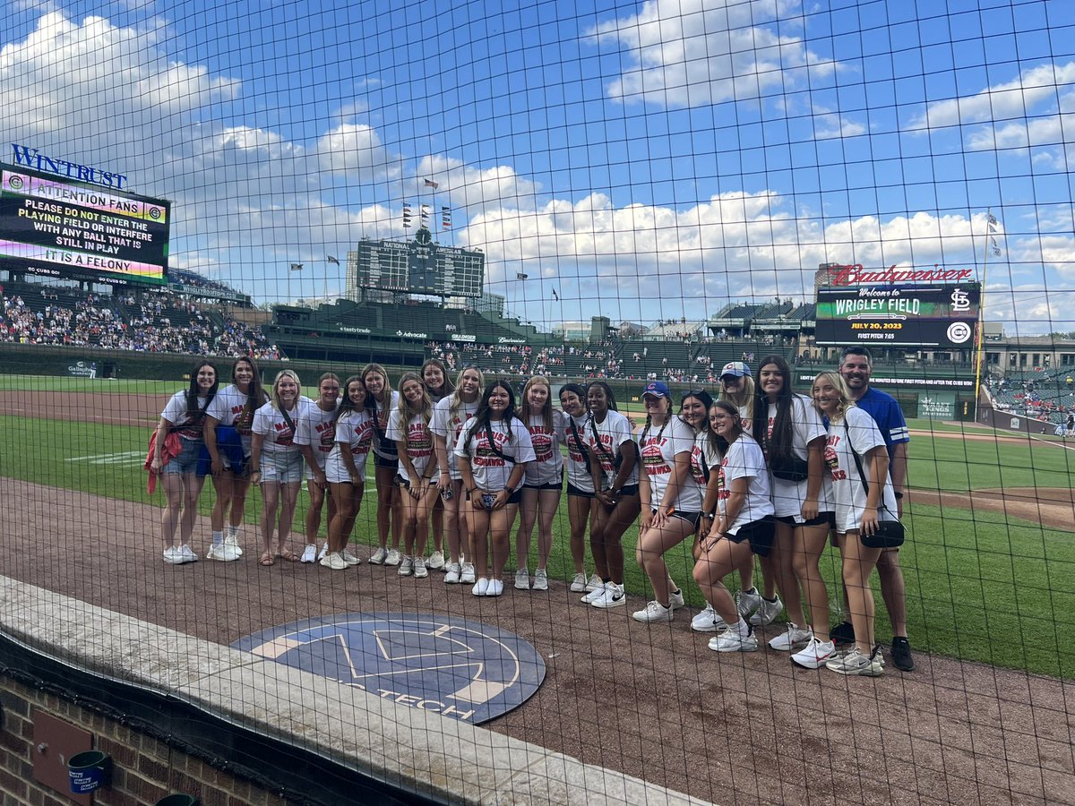 RT @RedHawkSB: What a great night at @Cubs game! Thanks for recognizing our state champs!! @IHSAState @MaristChicago https://t.co/5RED8PX6Ag