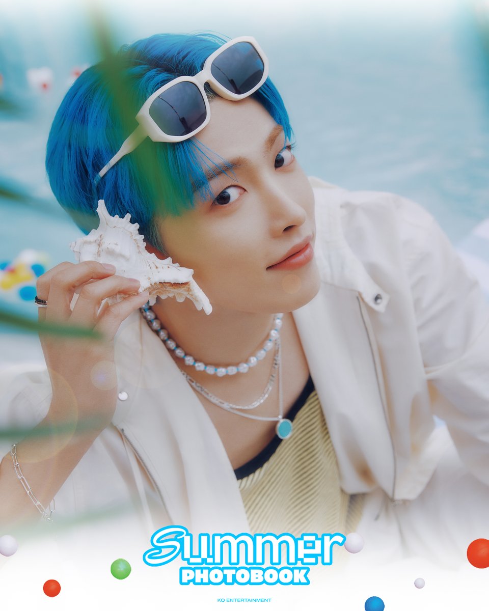 ATEEZofficial's tweet image. [📷] ATEEZ 2023 SUMMER PHOTOBOOK Preview '홍중(HONGJOONG)'
⠀
PRE-ORDER: 2023. 07. 21(FRI) 3PM ~
RELEASE: 2023. 08. 22(TUE)
⠀
#2023_OUR_SUMMER #ATEEZ #에이티즈 #HONGJOONG #홍중